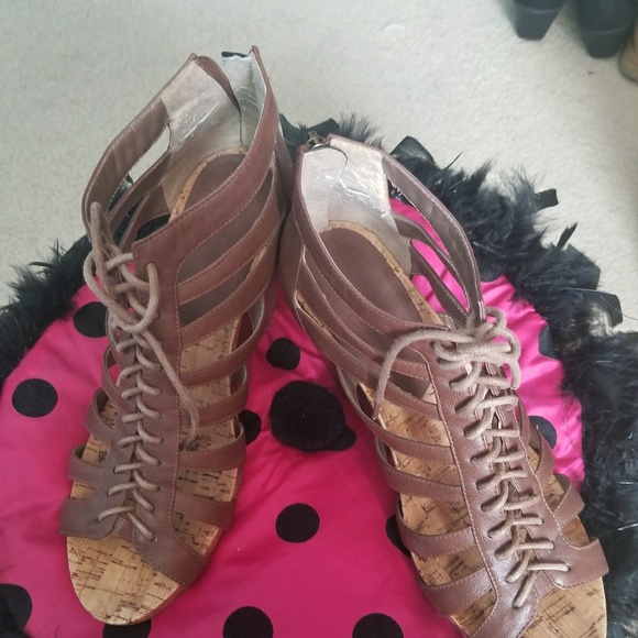 Heels - Picture 1 of 1